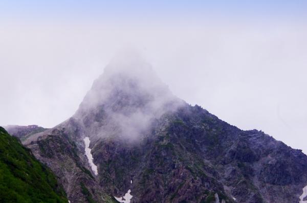 今回はみんな大好き？槍ヶ岳へ！ガスに巻かれ始め、ラスボス的オーラを出す槍ヶ岳